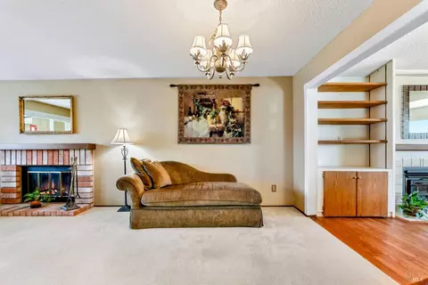 Living - 140 Bluebell Pl, Vallejo, CA 94591 photo 3 of 8