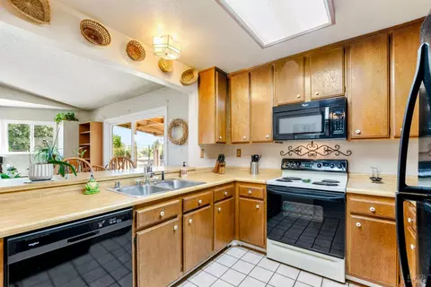 Kitchen - 140 Bluebell Pl, Vallejo, CA 94591 photo 2 of 6