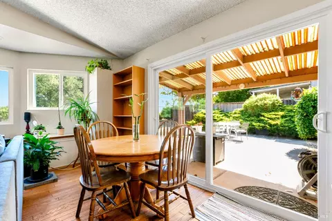 Dining - 140 Bluebell Pl, Vallejo, CA 94591 photo 1 of 1