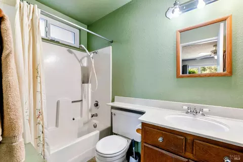 Bath - 140 Bluebell Pl, Vallejo, CA 94591 photo 2 of 2
