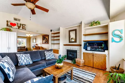 Living - 140 Bluebell Pl, Vallejo, CA 94591 photo 7 of 8