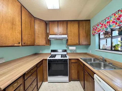 1617 Alcott Ln, Willits, CA 95490 photo 2
