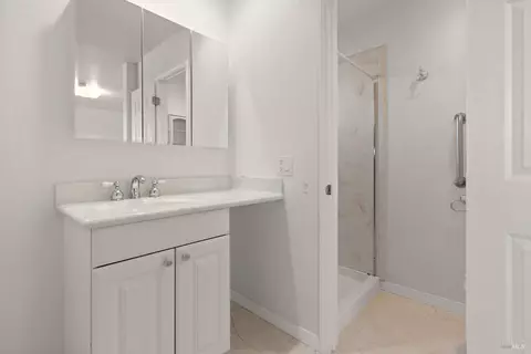 Bath - 425 Gonzaga Ave, Vallejo, CA 94589 photo 2 of 4