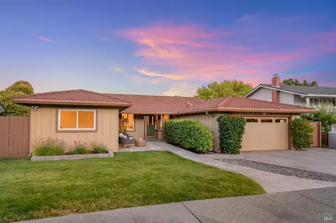 120 Twelveoak Hill Dr, San Rafael, CA 94903