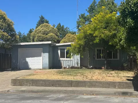 380 Empire Dr, Ukiah, CA 95482