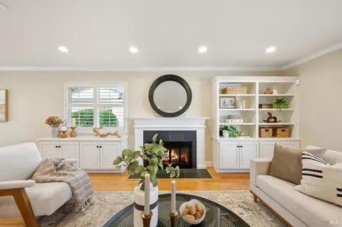 126 Valley Lakes Dr, Santa Rosa, CA 95409