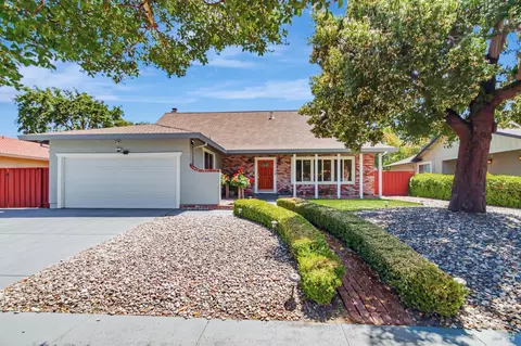 2132 San Antonio Dr, Santa Rosa, CA 95405