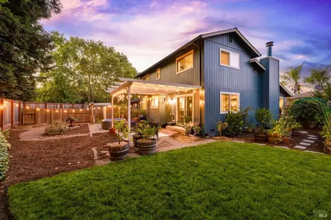2484 College Park Cir, Santa Rosa, CA 95401