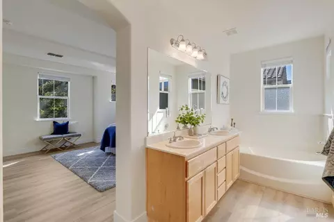 Bath - 6052 Stonehouse Dr, Vallejo, CA 94591 photo 2 of 6
