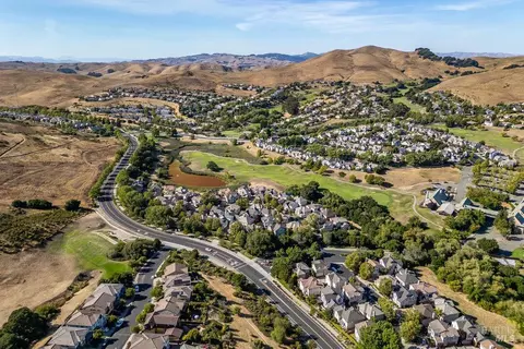 View/Area - 6052 Stonehouse Dr, Vallejo, CA 94591 photo 4 of 7