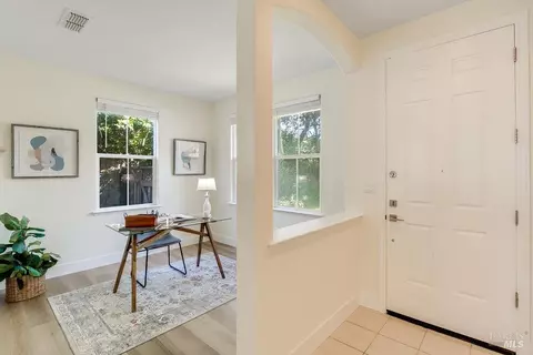 Entry Way - 6052 Stonehouse Dr, Vallejo, CA 94591 photo 2 of 7