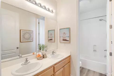 Bath - 6052 Stonehouse Dr, Vallejo, CA 94591 photo 5 of 6