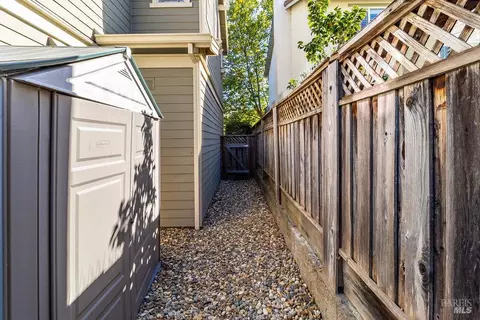 Exterior - 6052 Stonehouse Dr, Vallejo, CA 94591 photo 5 of 14