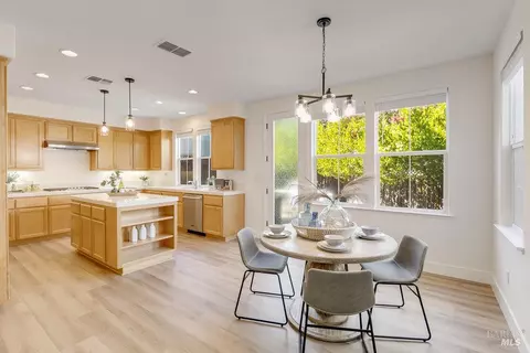 Dining - 6052 Stonehouse Dr, Vallejo, CA 94591 photo 1 of 2