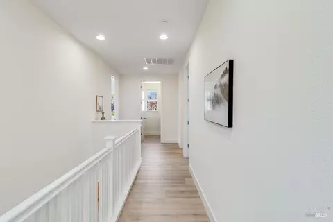 Entry Way - 6052 Stonehouse Dr, Vallejo, CA 94591 photo 5 of 7