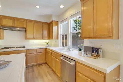Kitchen - 6052 Stonehouse Dr, Vallejo, CA 94591 photo 2 of 7