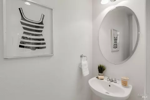 Bath - 6052 Stonehouse Dr, Vallejo, CA 94591 photo 1 of 6