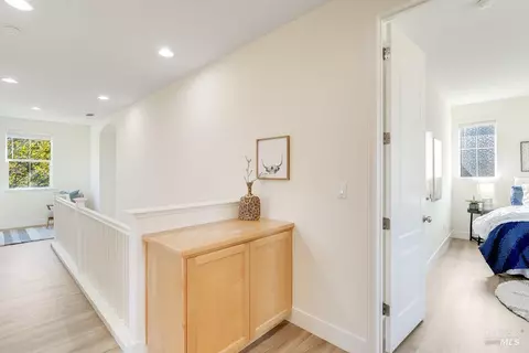 Entry Way - 6052 Stonehouse Dr, Vallejo, CA 94591 photo 6 of 7