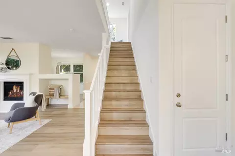 Entry Way - 6052 Stonehouse Dr, Vallejo, CA 94591 photo 3 of 7