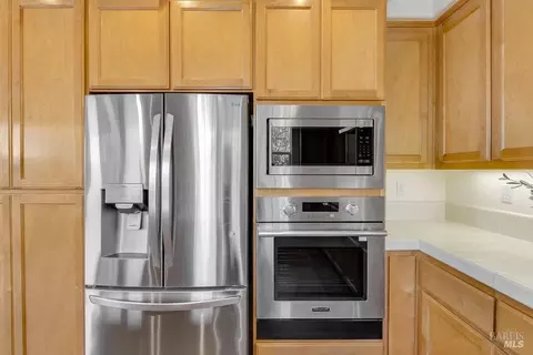 Kitchen - 6052 Stonehouse Dr, Vallejo, CA 94591 photo 5 of 7