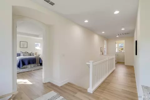 Entry Way - 6052 Stonehouse Dr, Vallejo, CA 94591 photo 4 of 7