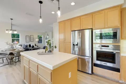 Kitchen - 6052 Stonehouse Dr, Vallejo, CA 94591 photo 6 of 7