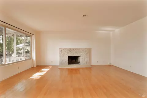 112 Fairfax Ct, Vallejo, CA 94591 photo 3