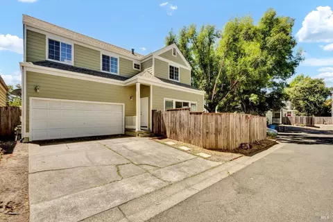 902 Kingwood St, Santa Rosa, CA 95401