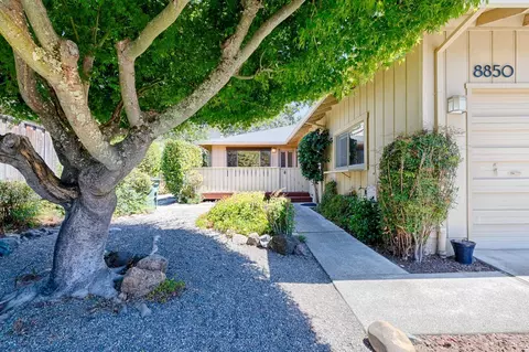 8850 Oak Trail Dr, Santa Rosa, CA 95409
