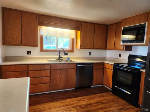 Kitchen - 1751 Hearst Willits Rd, Willits, CA 95490 photo 2 of 3