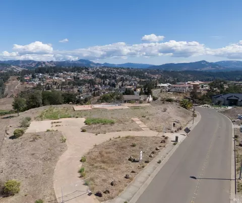 3858 Skyfarm Dr, Santa Rosa, CA 95403