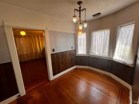Dining - 817 Broadway St, Fairfield, CA 94533 photo 2 of 3