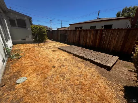 Exterior - 817 Broadway St, Fairfield, CA 94533 photo 7 of 16