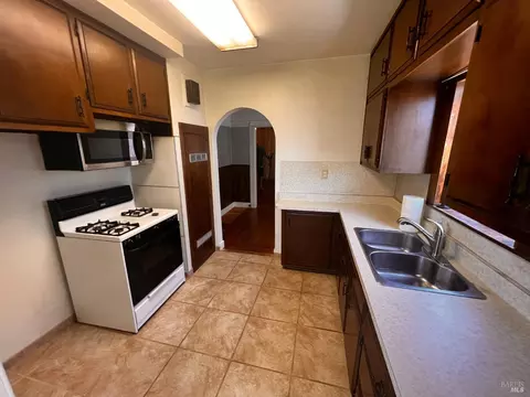 Kitchen - 817 Broadway St, Fairfield, CA 94533 photo 6 of 7