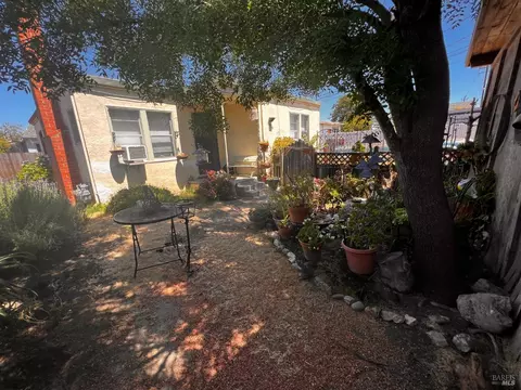 Exterior - 817 Broadway St, Fairfield, CA 94533 photo 10 of 16