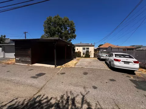 Exterior - 817 Broadway St, Fairfield, CA 94533 photo 11 of 16