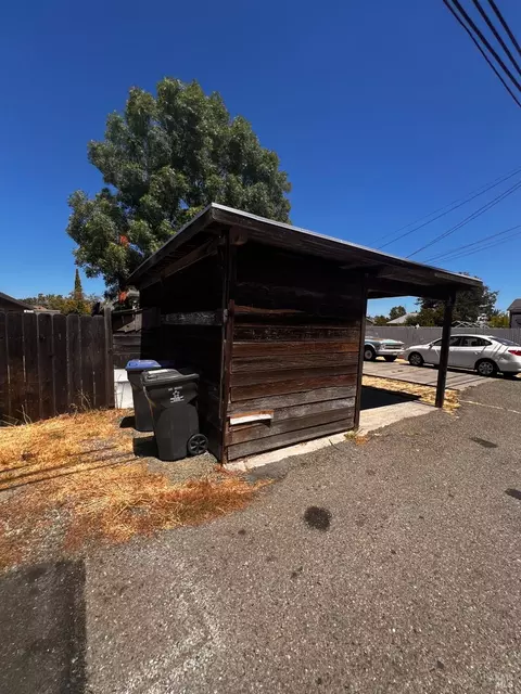 Exterior - 817 Broadway St, Fairfield, CA 94533 photo 13 of 16