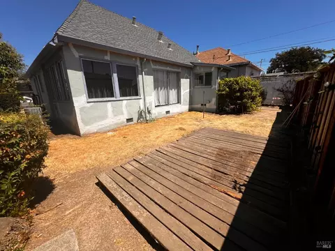 Exterior - 817 Broadway St, Fairfield, CA 94533 photo 6 of 16
