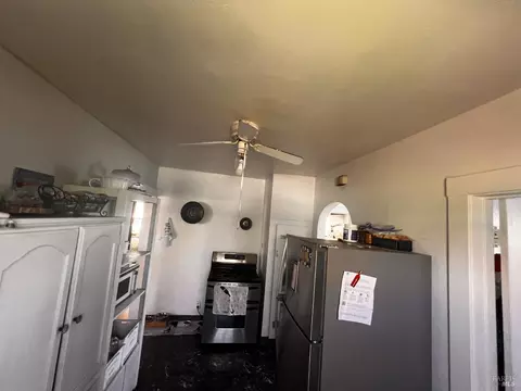 Kitchen - 817 Broadway St, Fairfield, CA 94533 photo 3 of 7