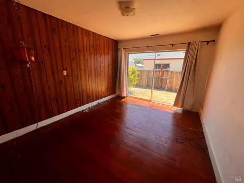 Living - 817 Broadway St, Fairfield, CA 94533 photo 7 of 7
