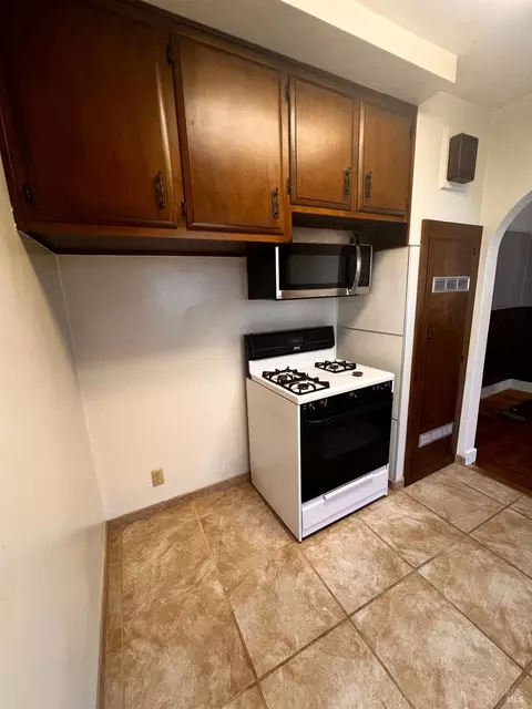 Kitchen - 817 Broadway St, Fairfield, CA 94533 photo 5 of 7