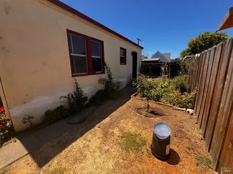 Exterior - 817 Broadway St, Fairfield, CA 94533 photo 15 of 16