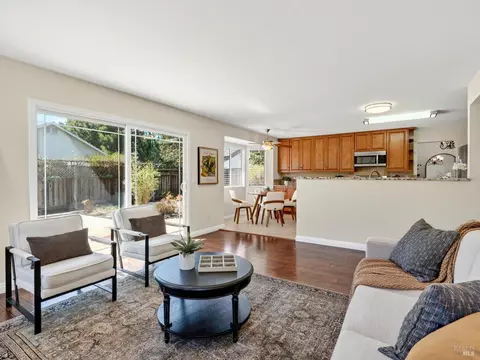 Living - 688 Natalie Dr, Windsor, CA 95492 photo 2 of 6