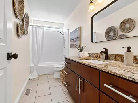 Bath - 688 Natalie Dr, Windsor, CA 95492 photo 1 of 5