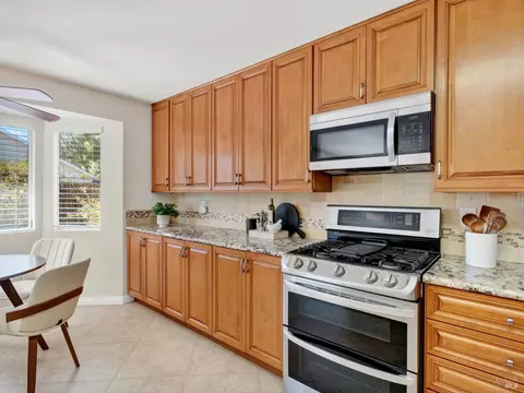 Kitchen - 688 Natalie Dr, Windsor, CA 95492 photo 2 of 2