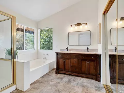 Bath - 688 Natalie Dr, Windsor, CA 95492 photo 2 of 5
