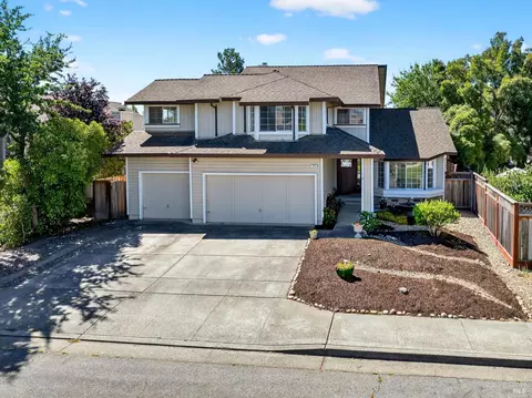 688 Natalie Dr, Windsor, CA 95492