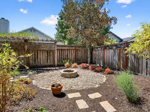 Exterior - 688 Natalie Dr, Windsor, CA 95492 photo 5 of 6
