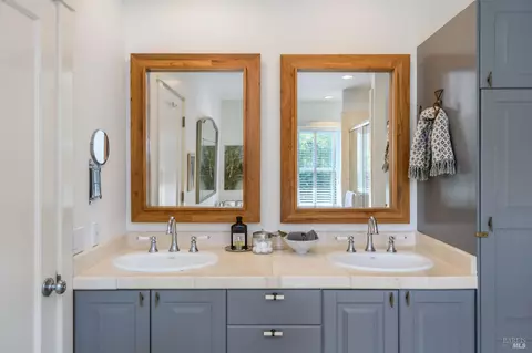 Bath - 537 Browning St, Mill Valley, CA 94941 photo 1 of 2