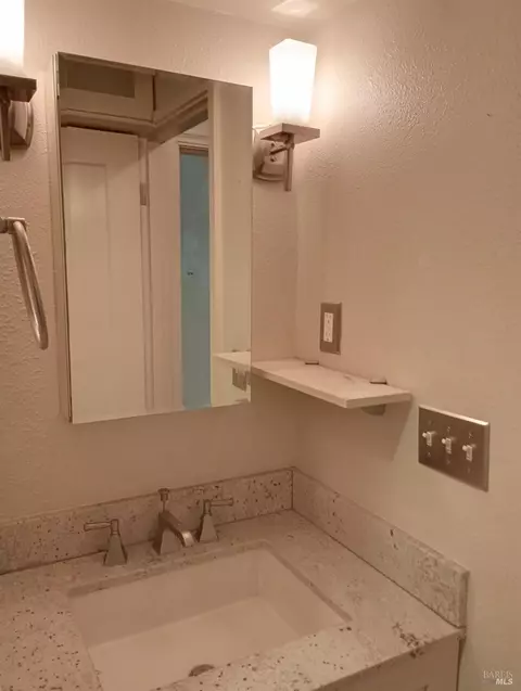 Bath - 361 Steffan St, Vallejo, CA 94591 photo 7 of 8